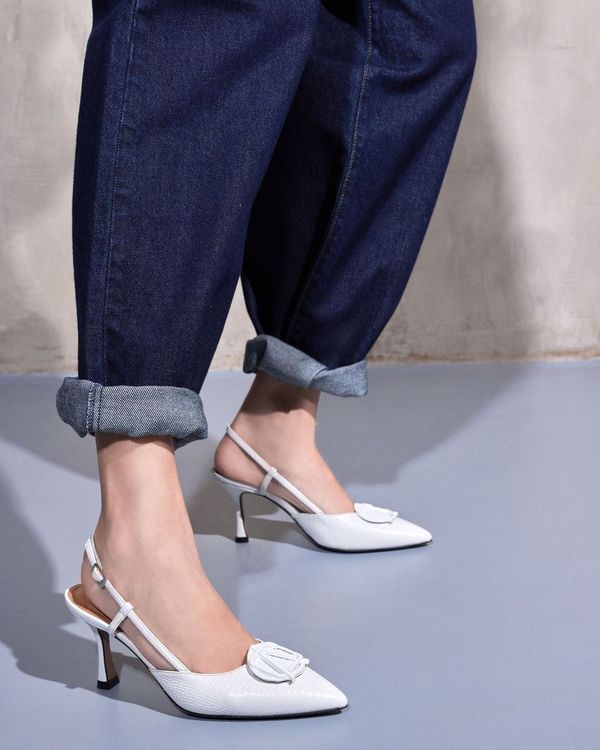 Pantofii cu toc mediu